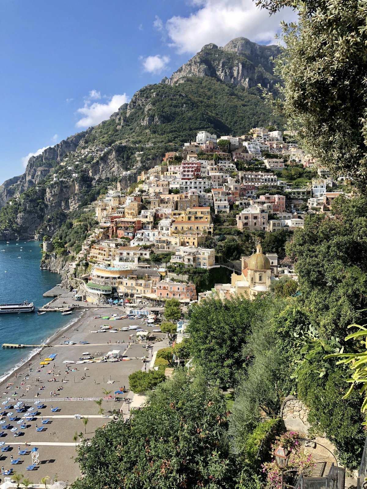 Positano et les maisons de la côte amalfitaine au-dessus de la mer