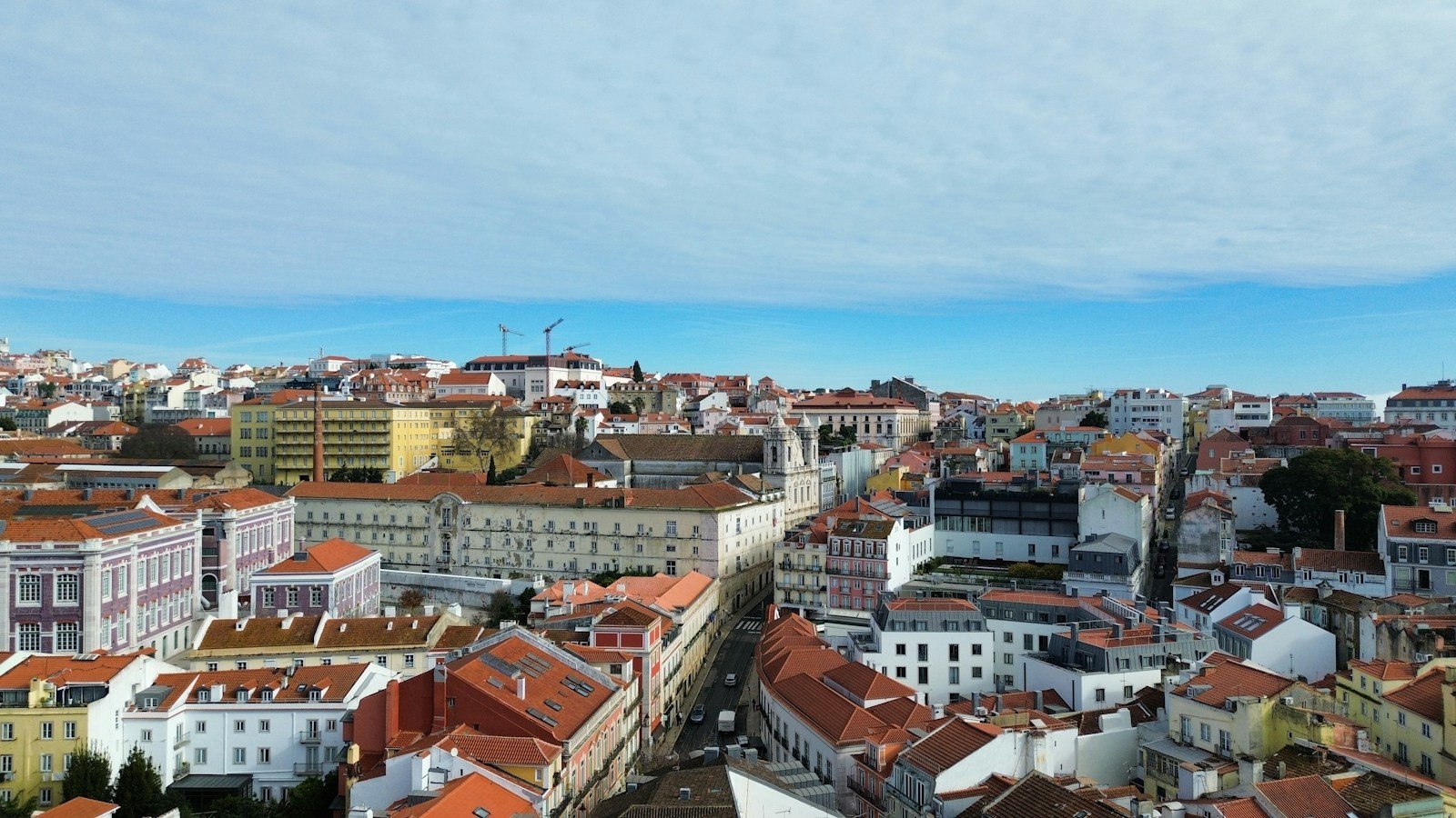 Toits de Lisbonne et vue sur le Tage